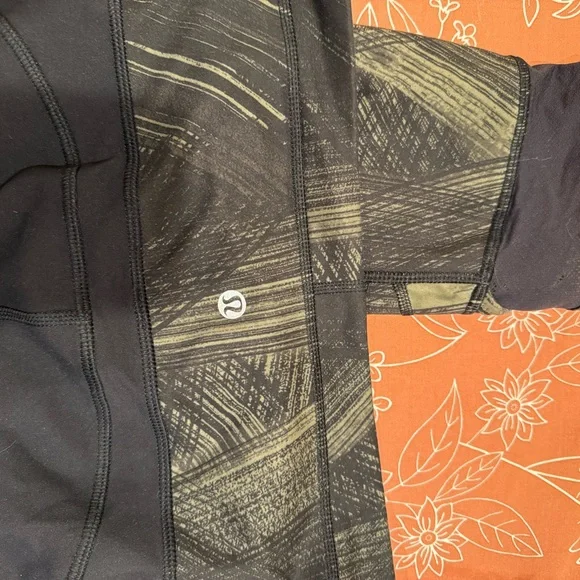 lululemon women’s leggings 23 inch fresh mesh run crop black & Green - Picture 7 of 9